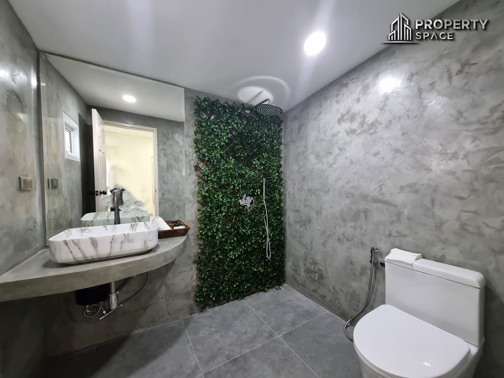 Brand New 5-Bedroom Luxury Pool Villa For Sale in East Pattaya Image 24