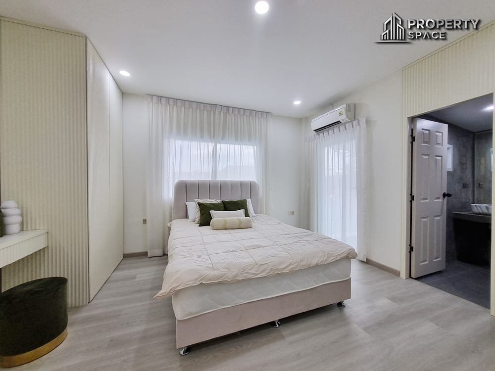 Brand New 5-Bedroom Luxury Pool Villa For Sale in East Pattaya Image 25
