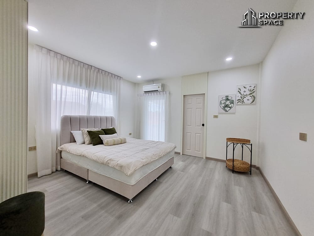 Brand New 5-Bedroom Luxury Pool Villa For Sale in East Pattaya Image 19