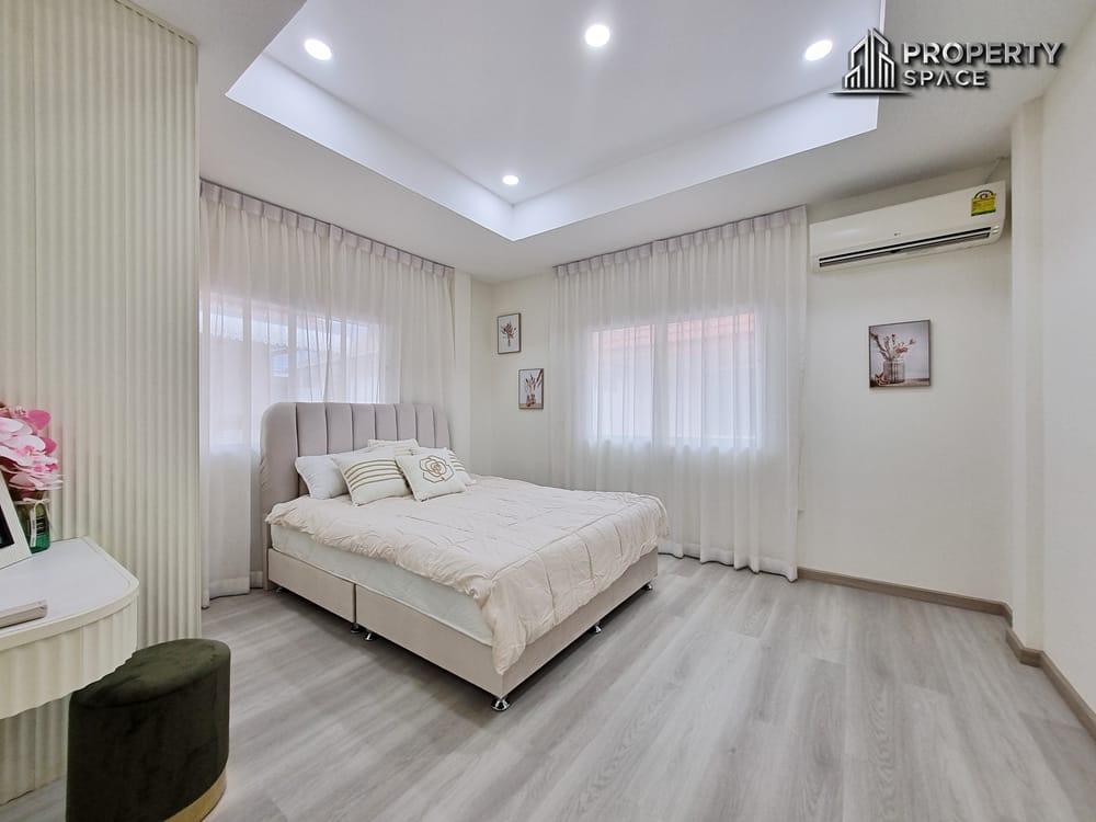 Brand New 5-Bedroom Luxury Pool Villa For Sale in East Pattaya Image 20