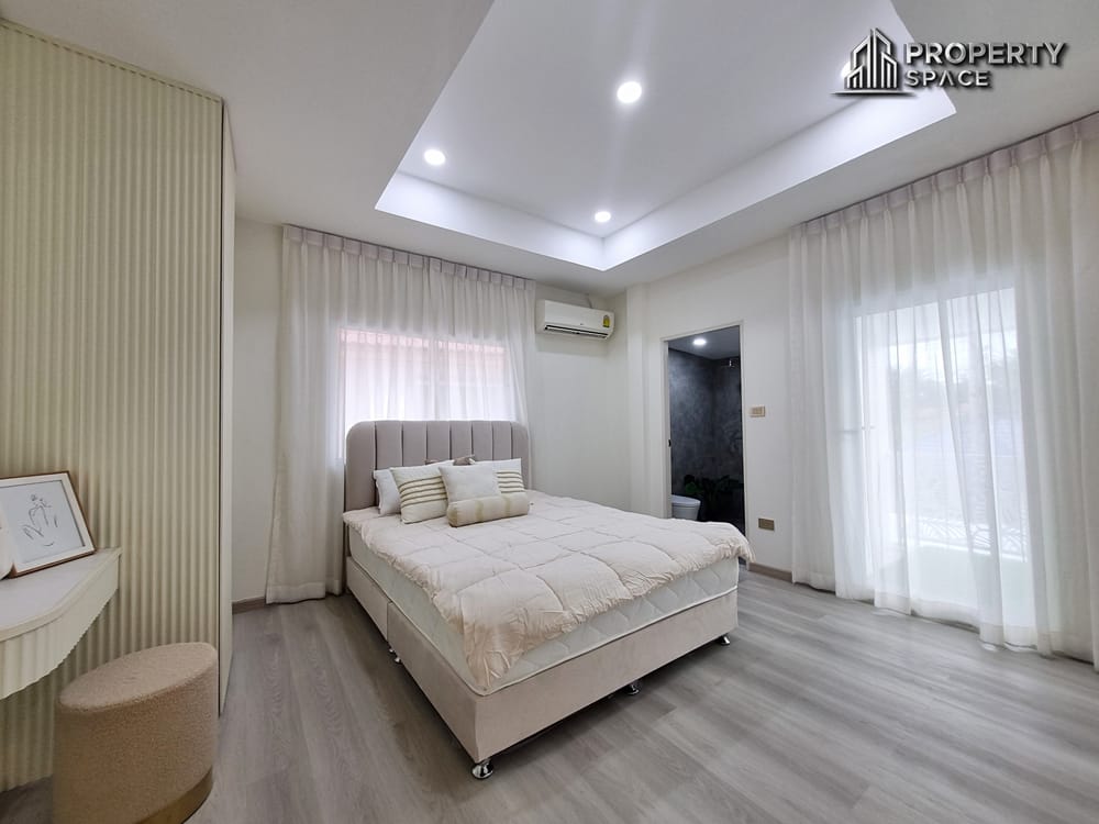 Brand New 5-Bedroom Luxury Pool Villa For Sale in East Pattaya Image 23