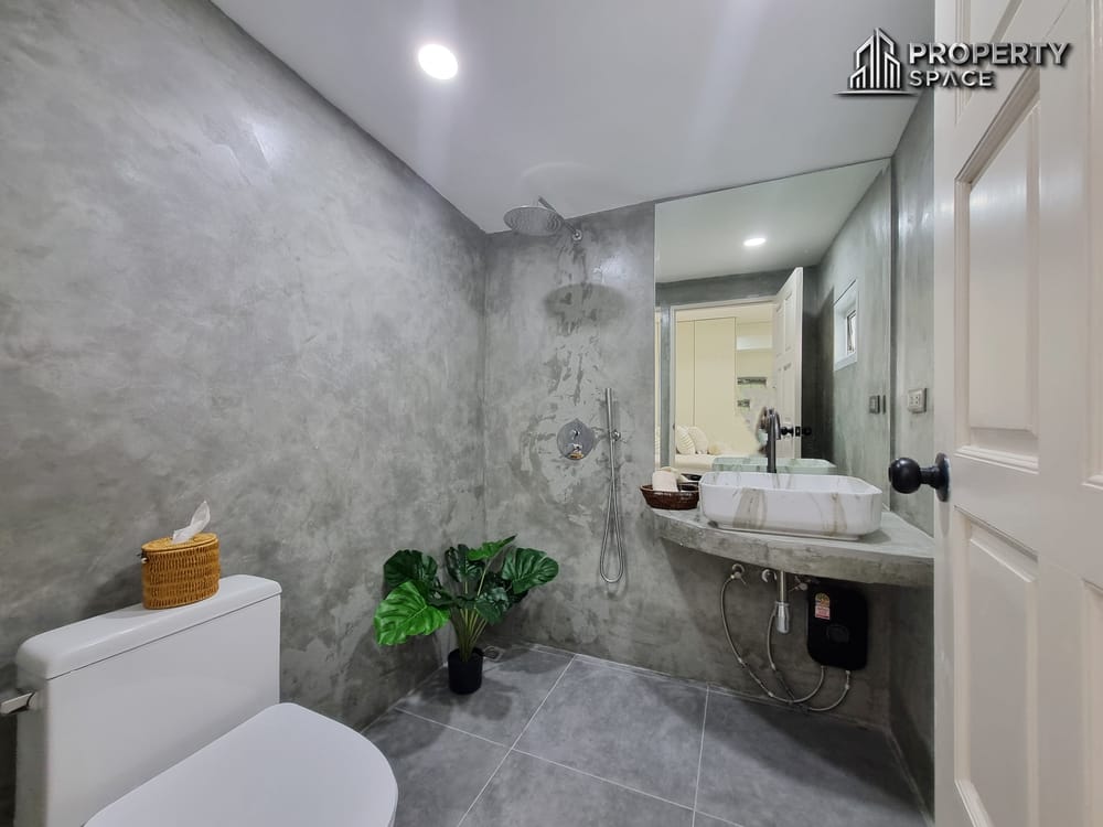 Brand New 5-Bedroom Luxury Pool Villa For Sale in East Pattaya Image 26