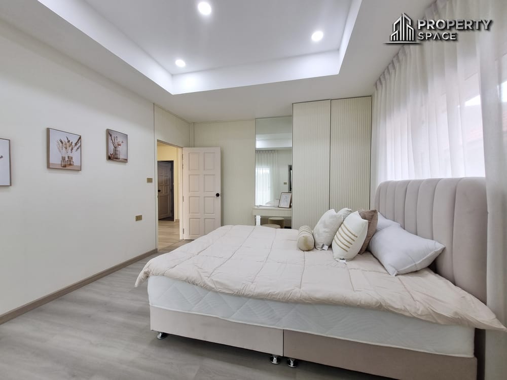 Brand New 5-Bedroom Luxury Pool Villa For Sale in East Pattaya Image 22
