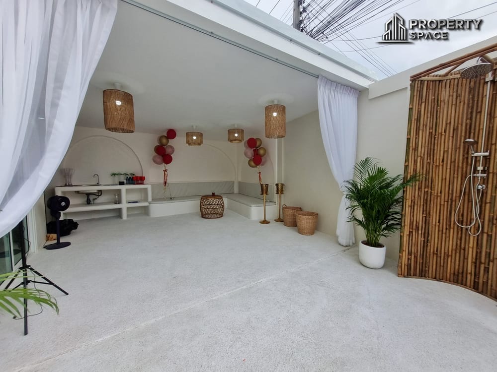 Brand New 5-Bedroom Luxury Pool Villa For Sale in East Pattaya Image 5