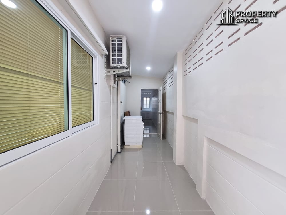 Brand New 5-Bedroom Luxury Pool Villa For Sale in East Pattaya Image 28