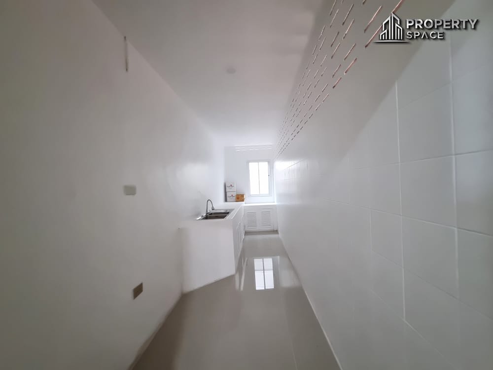 Brand New 5-Bedroom Luxury Pool Villa For Sale in East Pattaya Image 29