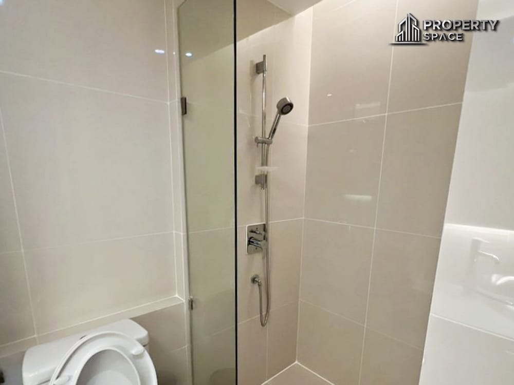 Spacious 2-Bedroom (FQ) at Grand Caribbean Condo Resort Pattaya For Sale Image 13
