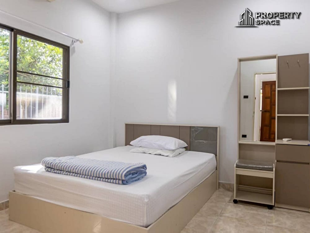 Pet Friendly Modern 4 Bedroom Pool Villa in Mabprachan East Pattaya For Rent Image 8