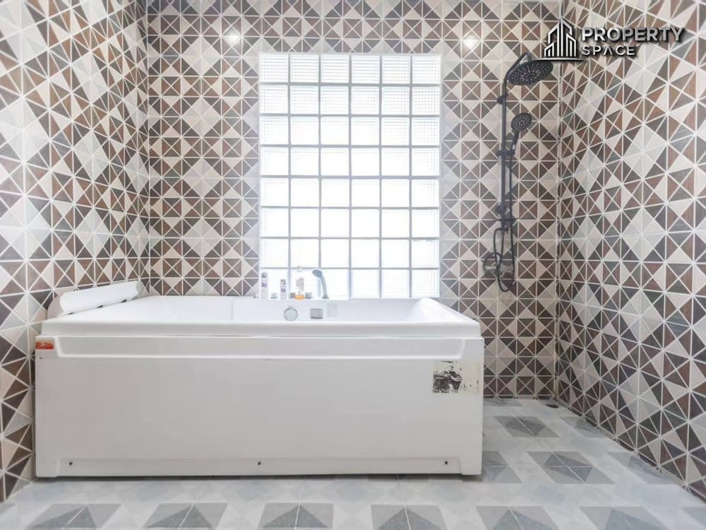 Pet Friendly Modern 4 Bedroom Pool Villa in Mabprachan East Pattaya For Rent Image 9