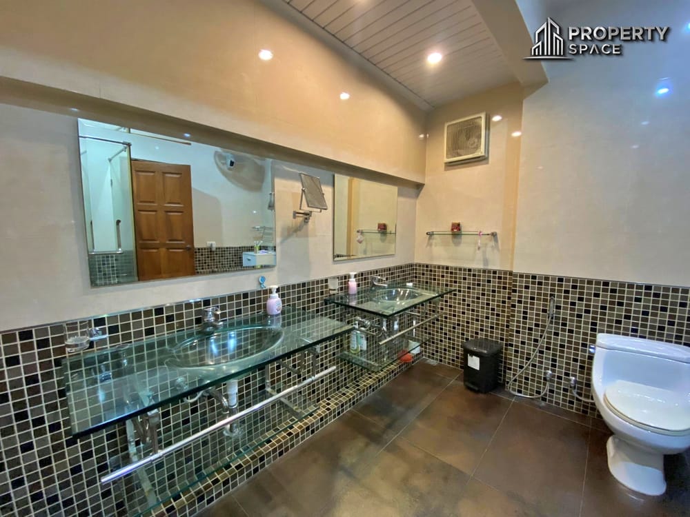 Chaiyapruek 2 Pattaya Spacious Corner 3-Bedroom House with Private Pool At For Sale Image 15