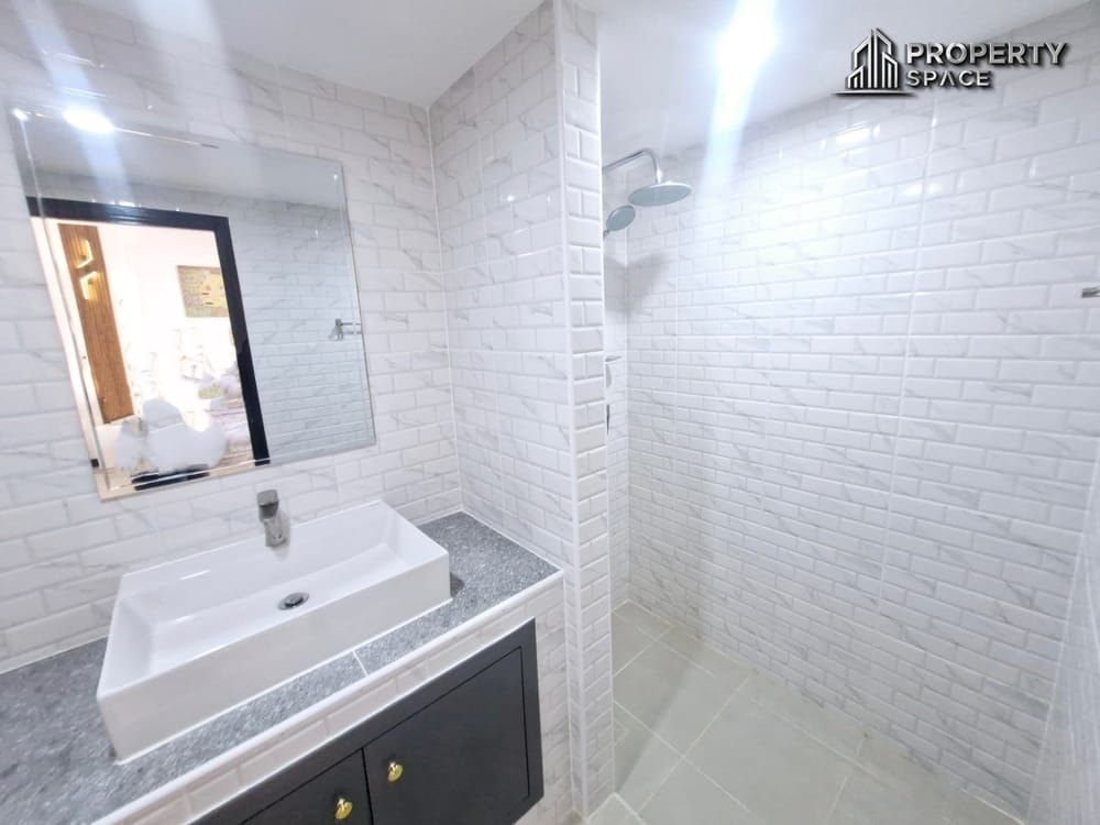 East Pattaya Modern 3-Bedroom Pool Villa For Rent Image 17