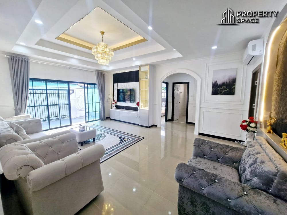 East Pattaya Modern 3-Bedroom Pool Villa For Rent Image 1
