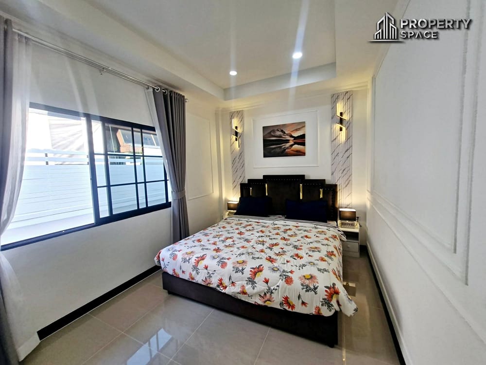 East Pattaya Modern 3-Bedroom Pool Villa For Rent Image 18