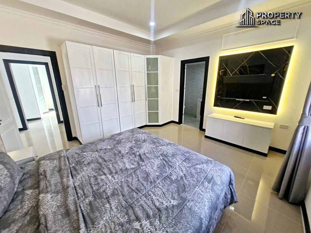East Pattaya Modern 3-Bedroom Pool Villa For Rent Image 13