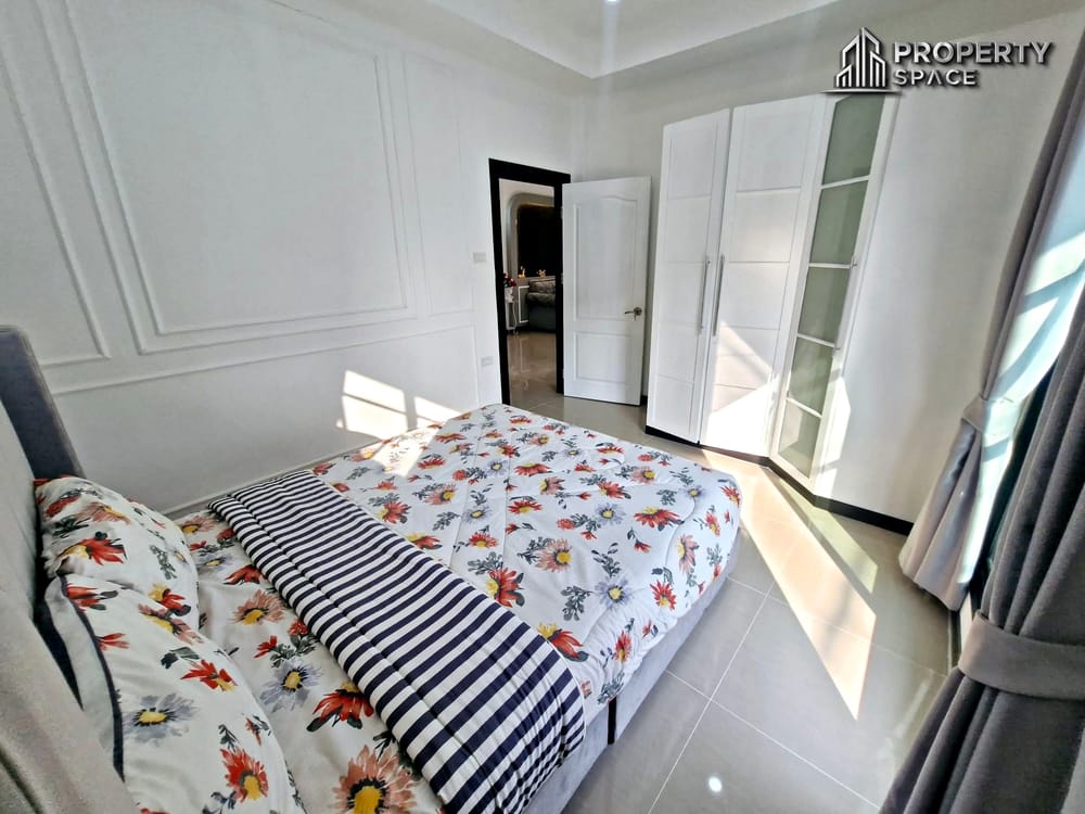 East Pattaya Modern 3-Bedroom Pool Villa For Rent Image 15