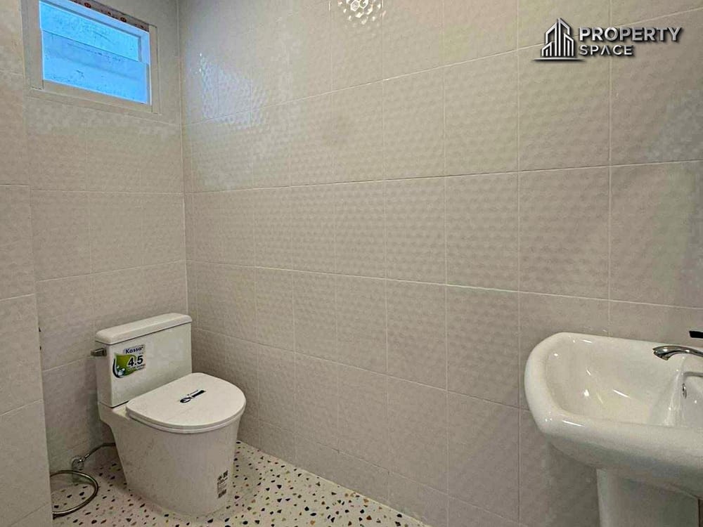 North Pattaya Modern 4-Bedroom Detached House For Sale - Owner Financing Available Image 12