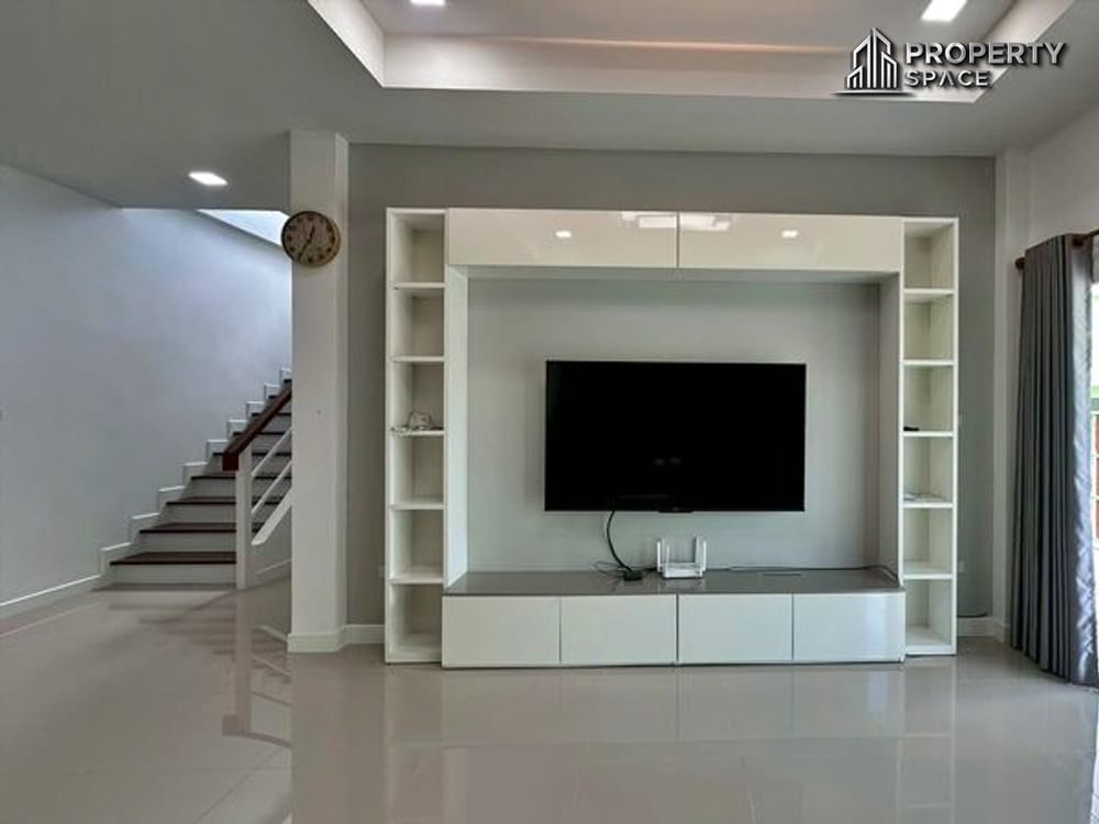 Pattaya Modern 2-Storey Pool Villa Near International School For Rent Image 8