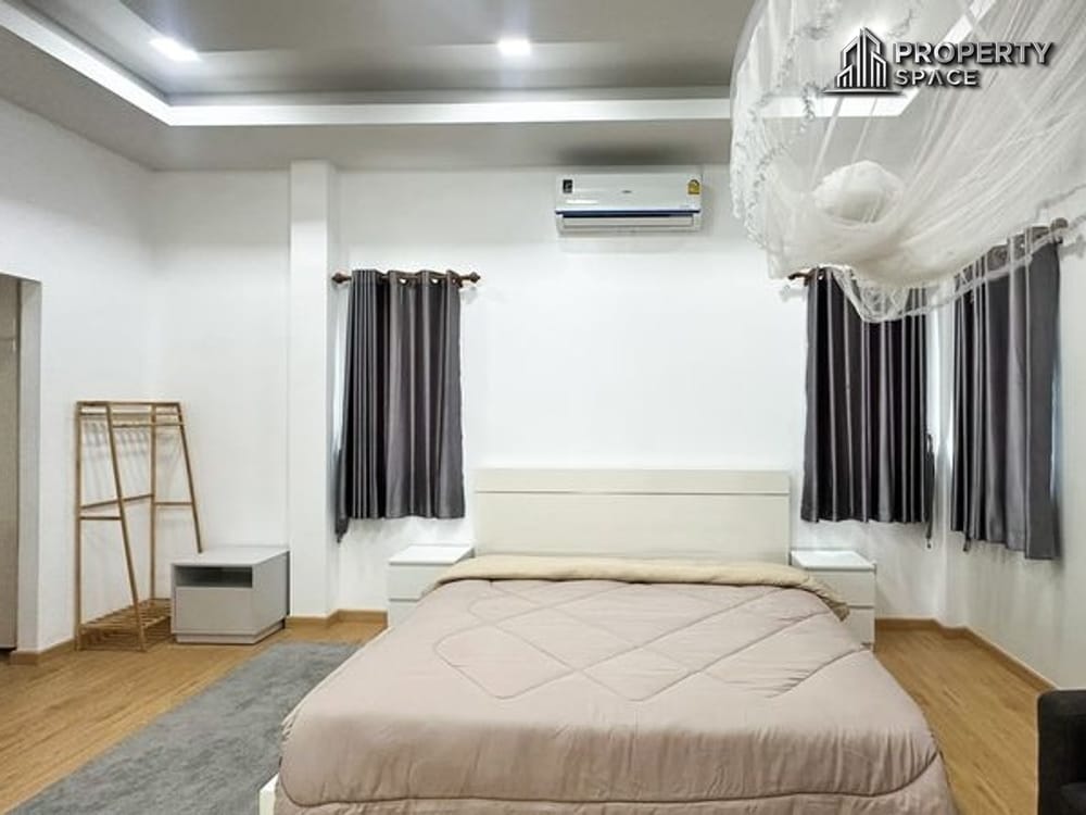 Pattaya Modern 2-Storey Pool Villa Near International School For Rent Image 13