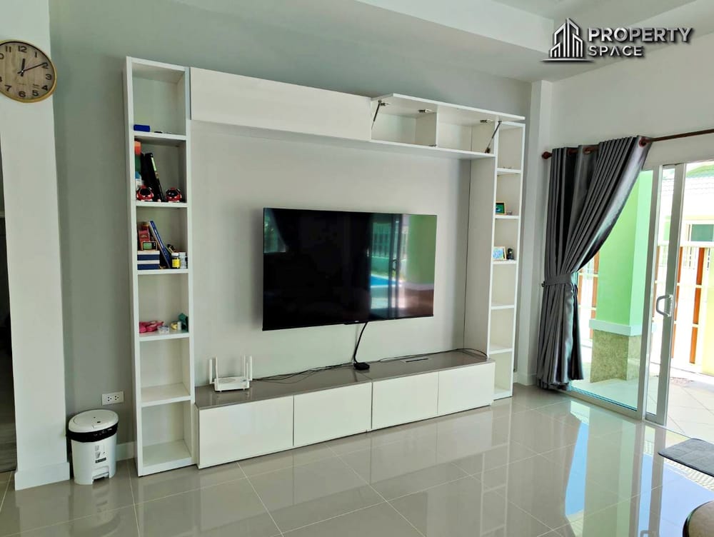 Pattaya Modern 2-Storey Pool Villa Near International School For Rent Image 4