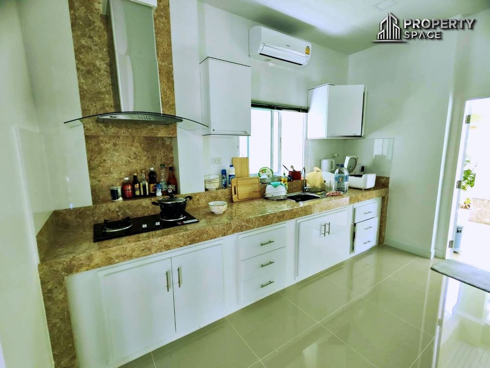 Pattaya Modern 2-Storey Pool Villa Near International School For Rent Image 6