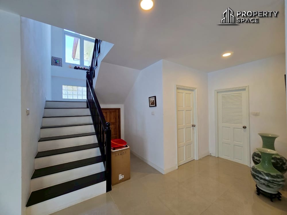 Spacious 5 Bedroom Pool Villa In Mabprachan Lake Pattaya For Rent Image 30