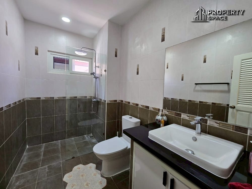 Spacious 5 Bedroom Pool Villa In Mabprachan Lake Pattaya For Rent Image 15