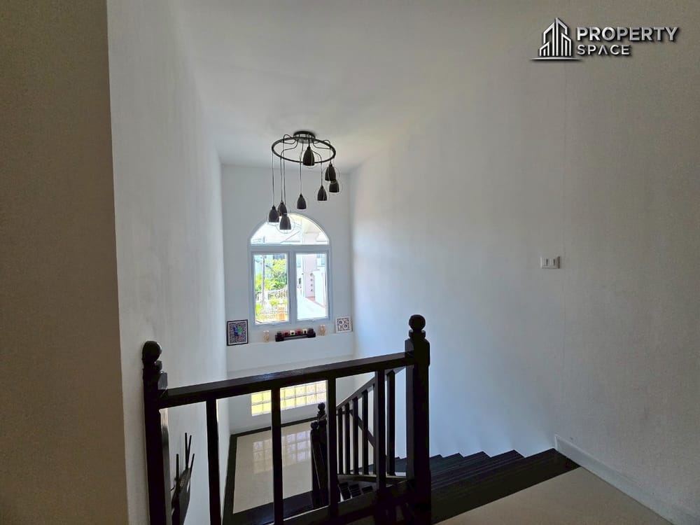 Spacious 5 Bedroom Pool Villa In Mabprachan Lake Pattaya For Rent Image 16