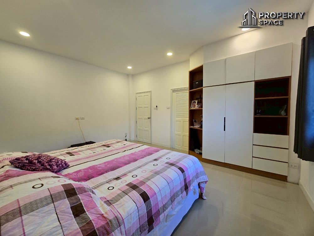 Spacious 5 Bedroom Pool Villa In Mabprachan Lake Pattaya For Rent Image 25