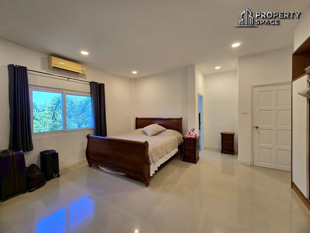 Spacious 5 Bedroom Pool Villa In Mabprachan Lake Pattaya For Rent Image 27