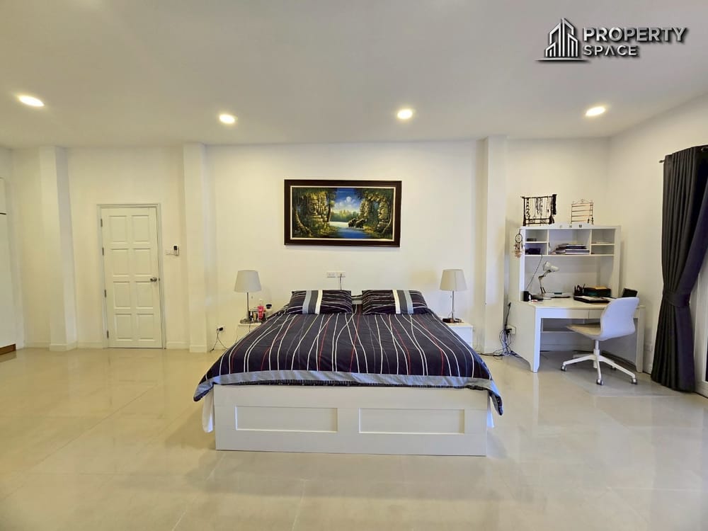 Spacious 5 Bedroom Pool Villa In Mabprachan Lake Pattaya For Rent Image 18