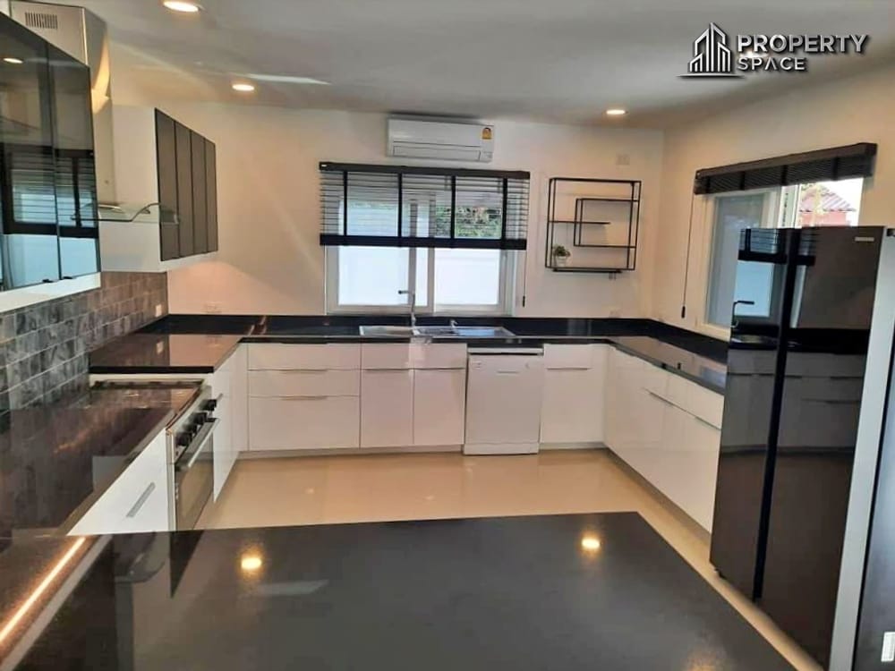 Spacious 5 Bedroom Pool Villa In Mabprachan Lake Pattaya For Rent Image 11