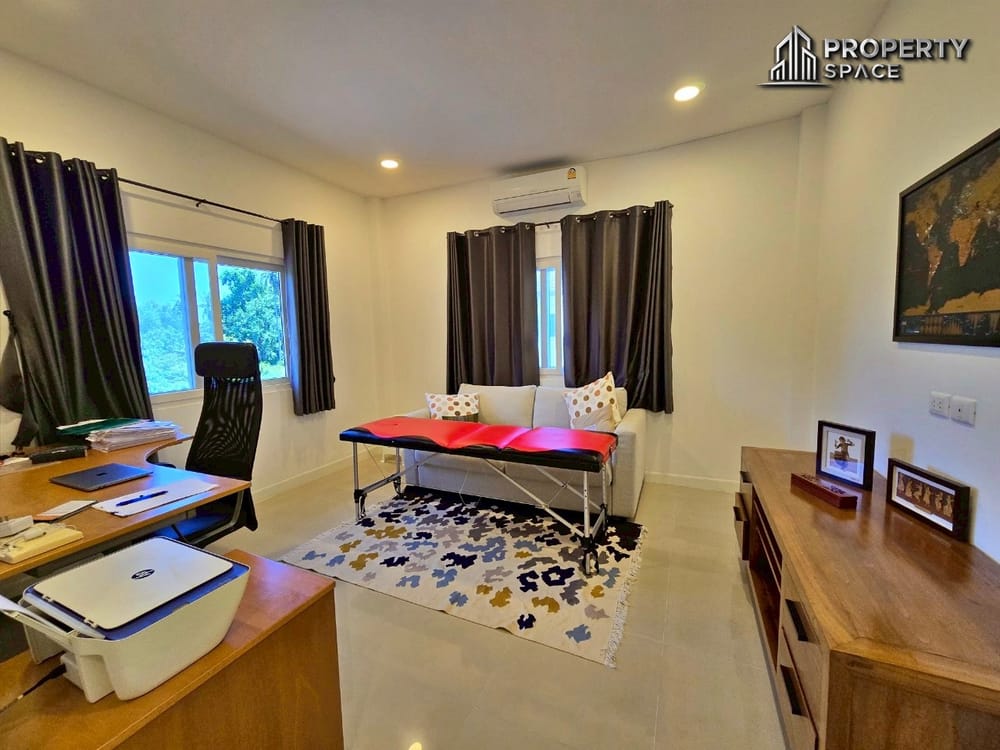 Spacious 5 Bedroom Pool Villa In Mabprachan Lake Pattaya For Rent Image 13