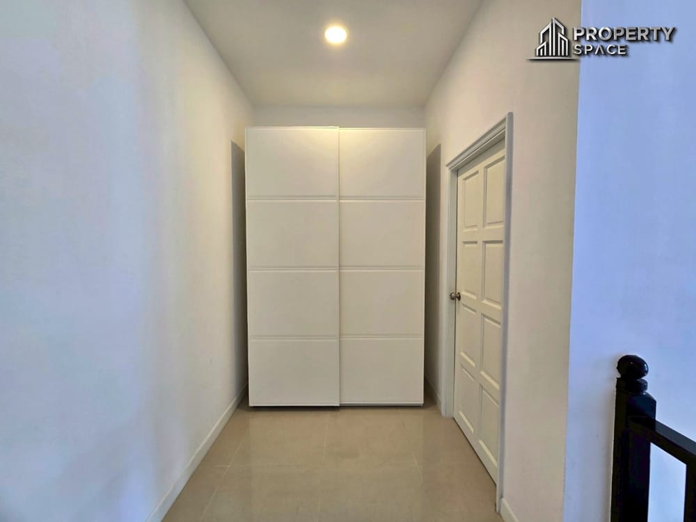 Spacious 5 Bedroom Pool Villa In Mabprachan Lake Pattaya For Rent Image 17