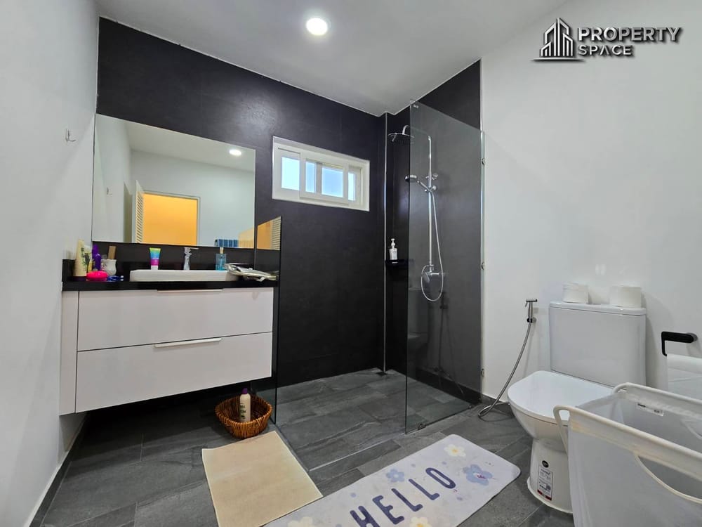 Spacious 5 Bedroom Pool Villa In Mabprachan Lake Pattaya For Rent Image 29