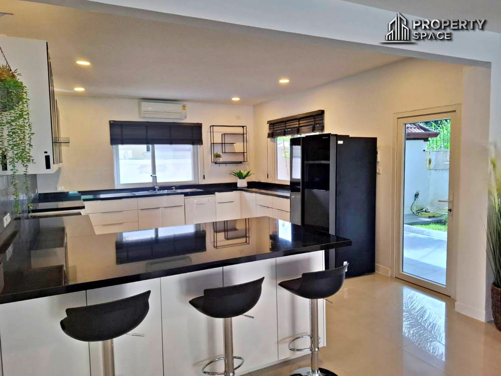 Spacious 5 Bedroom Pool Villa In Mabprachan Lake Pattaya For Rent Image 17