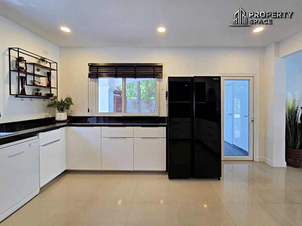 Spacious 5 Bedroom Pool Villa In Mabprachan Lake Pattaya For Rent Image 18