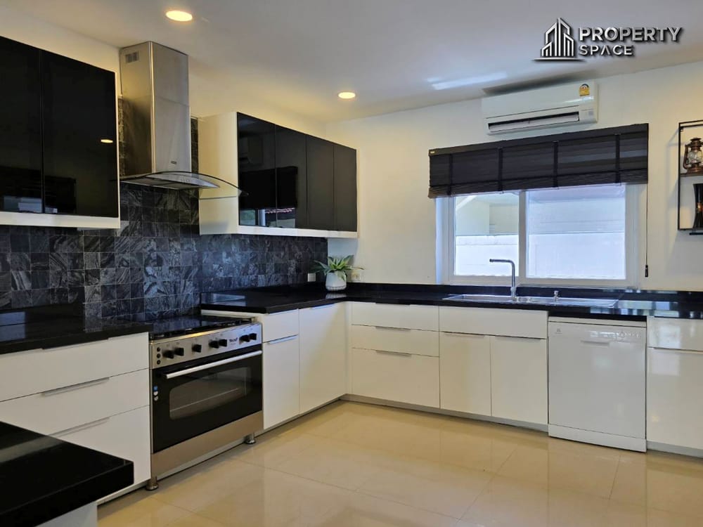 Spacious 5 Bedroom Pool Villa In Mabprachan Lake Pattaya For Rent Image 19