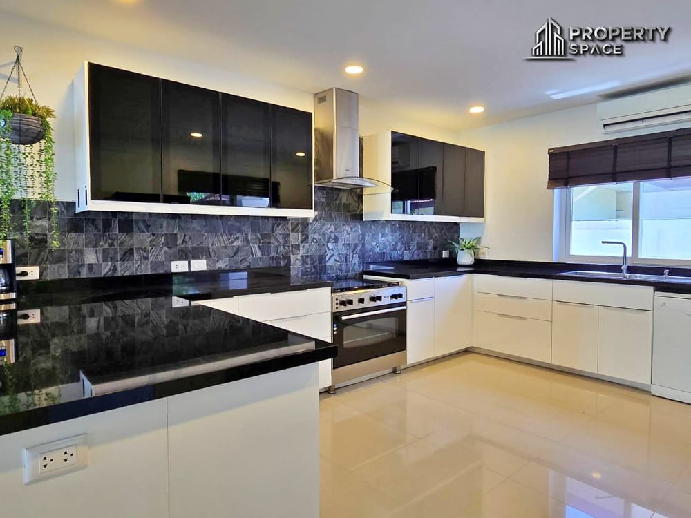 Spacious 5 Bedroom Pool Villa In Mabprachan Lake Pattaya For Rent Image 20