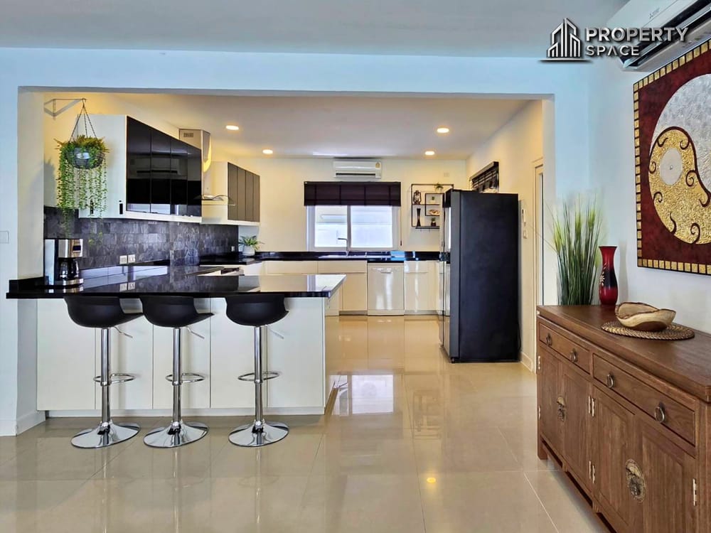 Spacious 5 Bedroom Pool Villa In Mabprachan Lake Pattaya For Rent Image 21