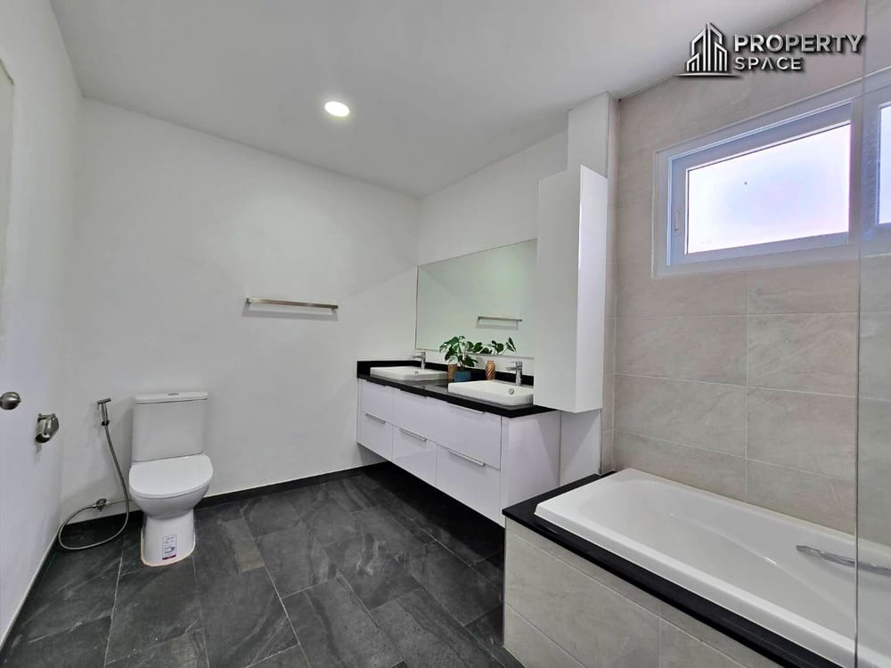 Spacious 5 Bedroom Pool Villa In Mabprachan Lake Pattaya For Rent Image 31