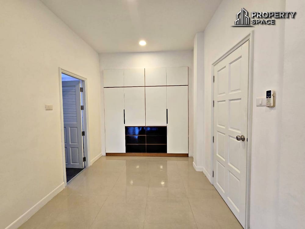 Spacious 5 Bedroom Pool Villa In Mabprachan Lake Pattaya For Rent Image 29