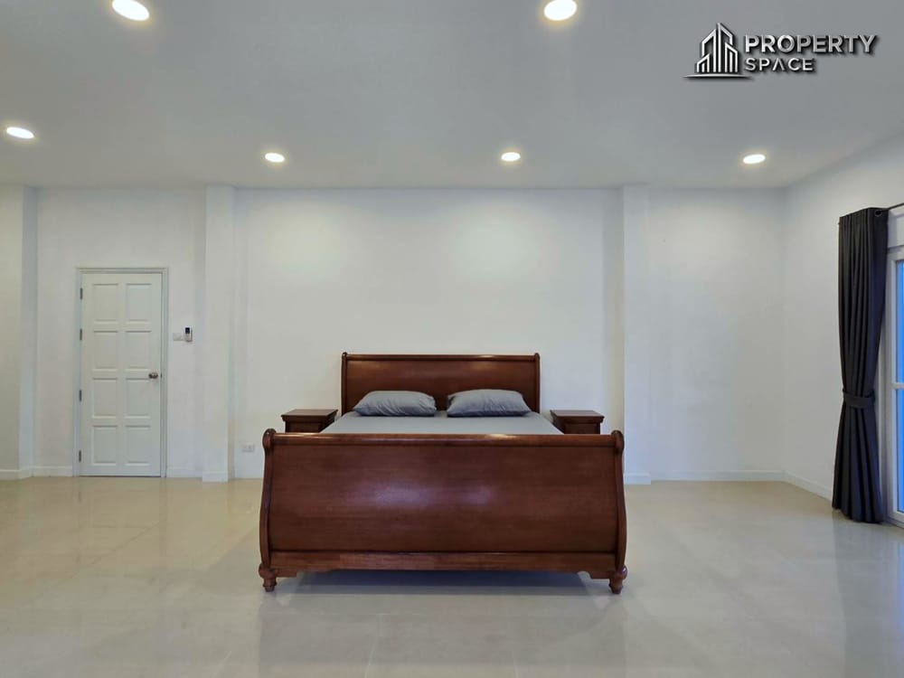Spacious 5 Bedroom Pool Villa In Mabprachan Lake Pattaya For Rent Image 27