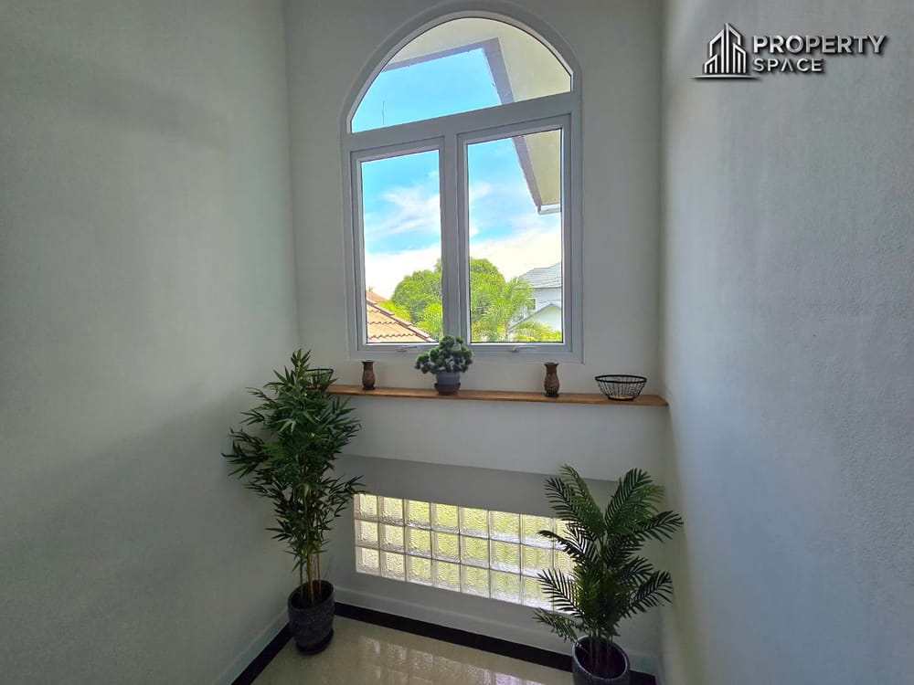 Spacious 5 Bedroom Pool Villa In Mabprachan Lake Pattaya For Rent Image 25