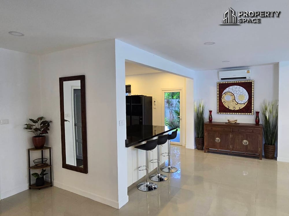 Spacious 5 Bedroom Pool Villa In Mabprachan Lake Pattaya For Rent Image 24