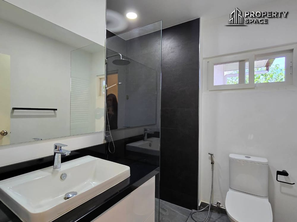 Spacious 5 Bedroom Pool Villa In Mabprachan Lake Pattaya For Rent Image 39