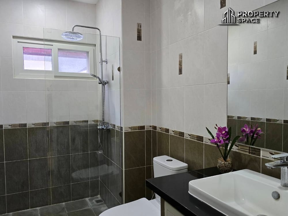 Spacious 5 Bedroom Pool Villa In Mabprachan Lake Pattaya For Rent Image 23