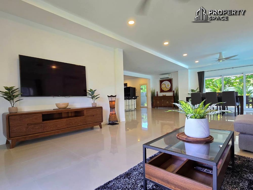 Spacious 5 Bedroom Pool Villa In Mabprachan Lake Pattaya For Rent Image 10
