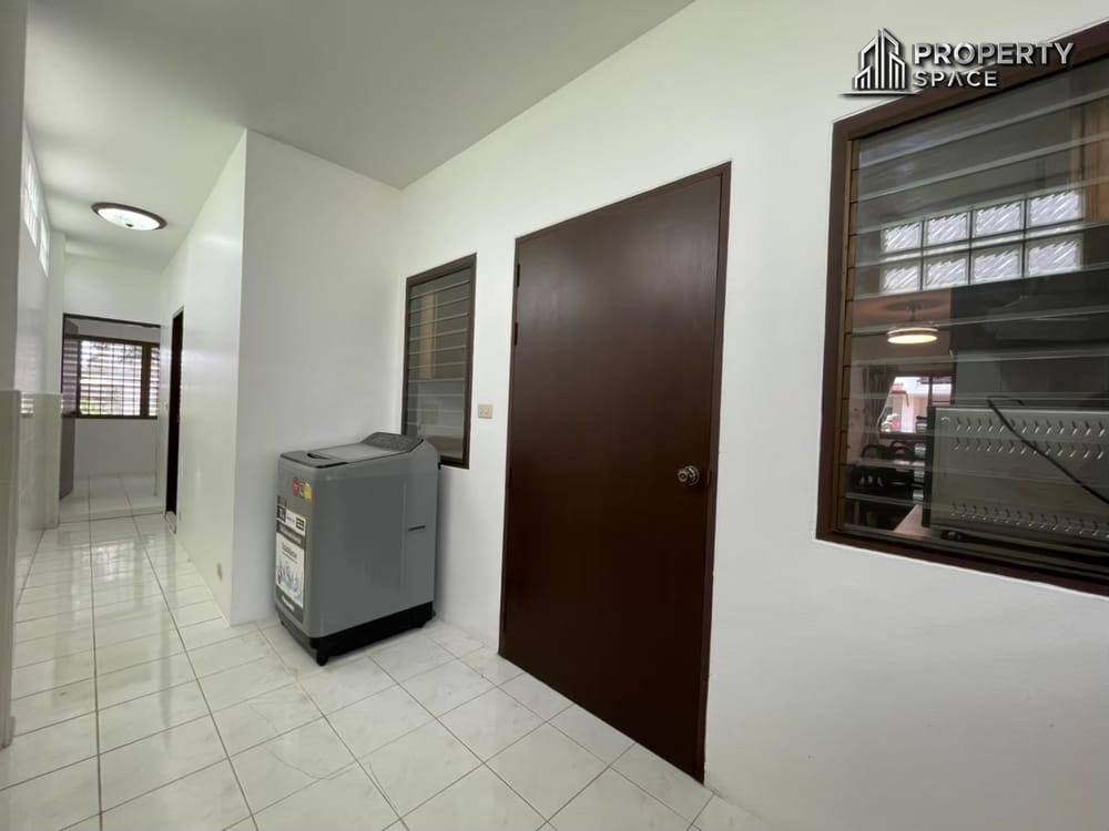 Luxury 3 Bedroom House Private Beach Access Near Sukhumvit Road Na Jomtien For Sale Image 29