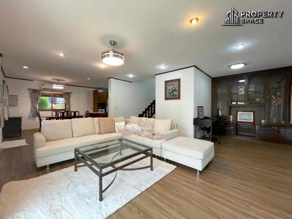 Luxury 3 Bedroom House Private Beach Access Near Sukhumvit Road Na Jomtien For Sale Image 10