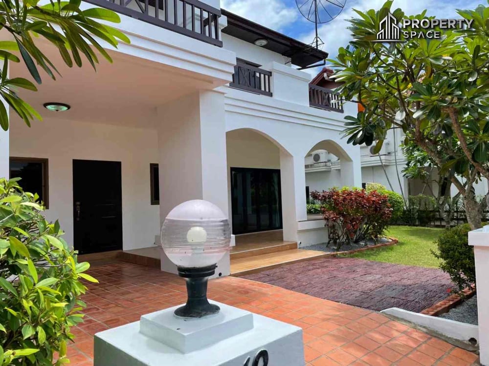 Luxury 3 Bedroom House Private Beach Access Near Sukhumvit Road Na Jomtien For Sale Image 3
